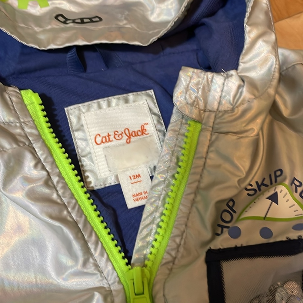 Reflective rain jacket - Picture 2 of 3